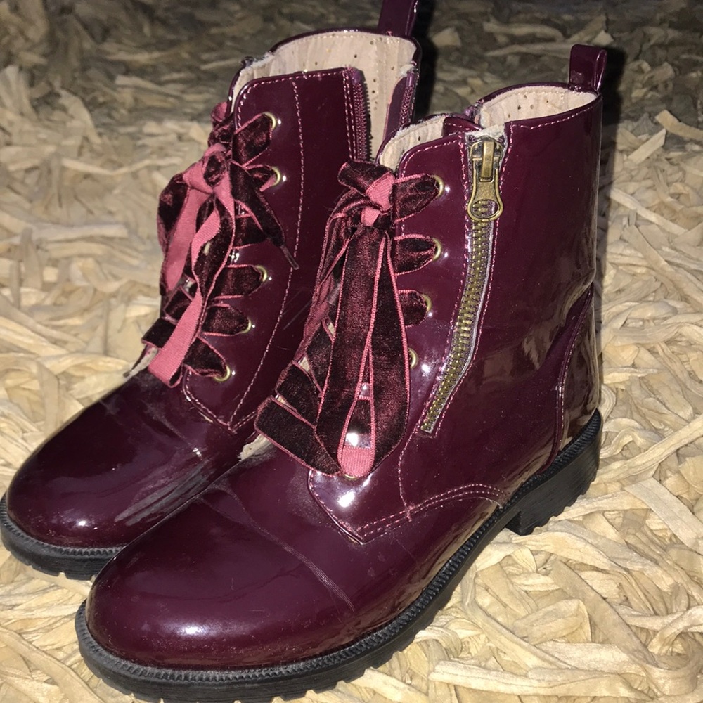 Shoes - Picture 3 of 4